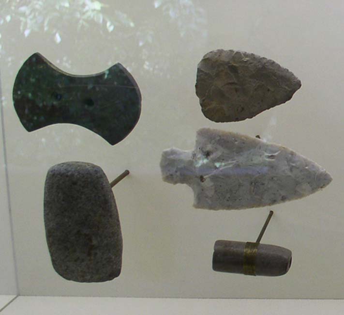 Gorgets and points from the Adena culture, found at the Serpent Mound site. Representational image.