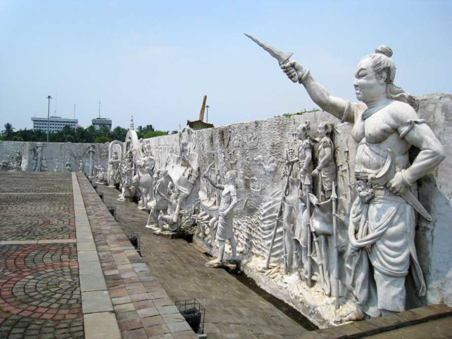 The haute reliefs of Indonesian history encircling National Monument, Jakarta. On northeastern corner depicting ancient empires of Indonesia, at the nearest right is Gajah Mada, the prime minister of Majapahit empire.