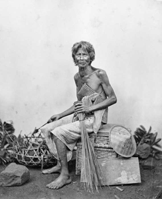 A Sudra caste man from Bali. Photo from 1870, courtesy of Tropenmuseum, Netherlands. (CC BY-SA 3.0)