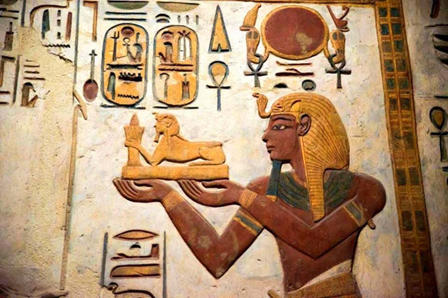 At a time when several civilizations in the region were biting the dust one after another, the astute leadership of Ramesses III ensured a stupendous militaristic victory over Egypt’s enemies, notably the Sea Peoples. In this exquisitely painted relief the king is shown making offerings to the gods in the sanctuary of the Temple of Khonsu at Karnak. (CC BY-SA 3.0)