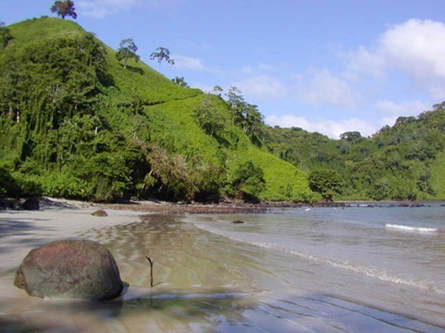 Chatham beach on Cocos Island is one of the suspected burial locations of the Great Treasure of Lima. CC BY 2.0