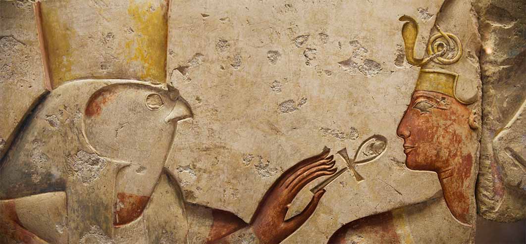 Egyptian relief: Horus and the Pharaoh (Jose Ignacio Soto / Adobe Stock)
