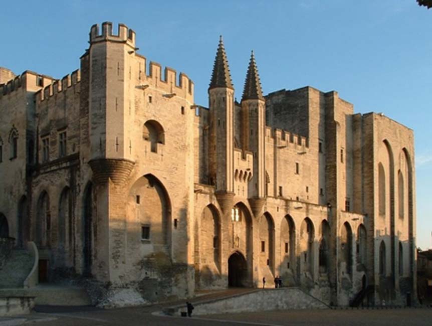 Façade of the Palace of the Popes in Avignon (CC BY-SA 2.0)