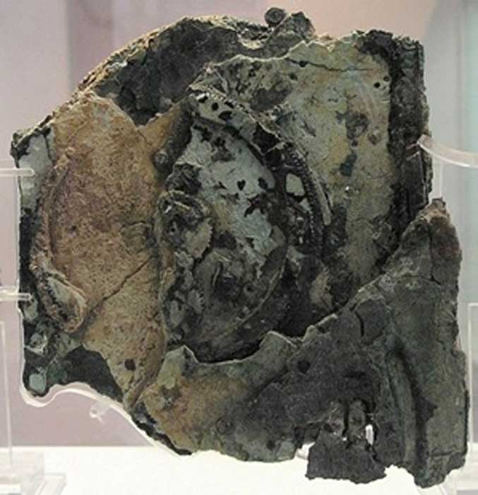 Fragment A (rear) of the Antikythera mechanism.(CC BY-SA 3.0)