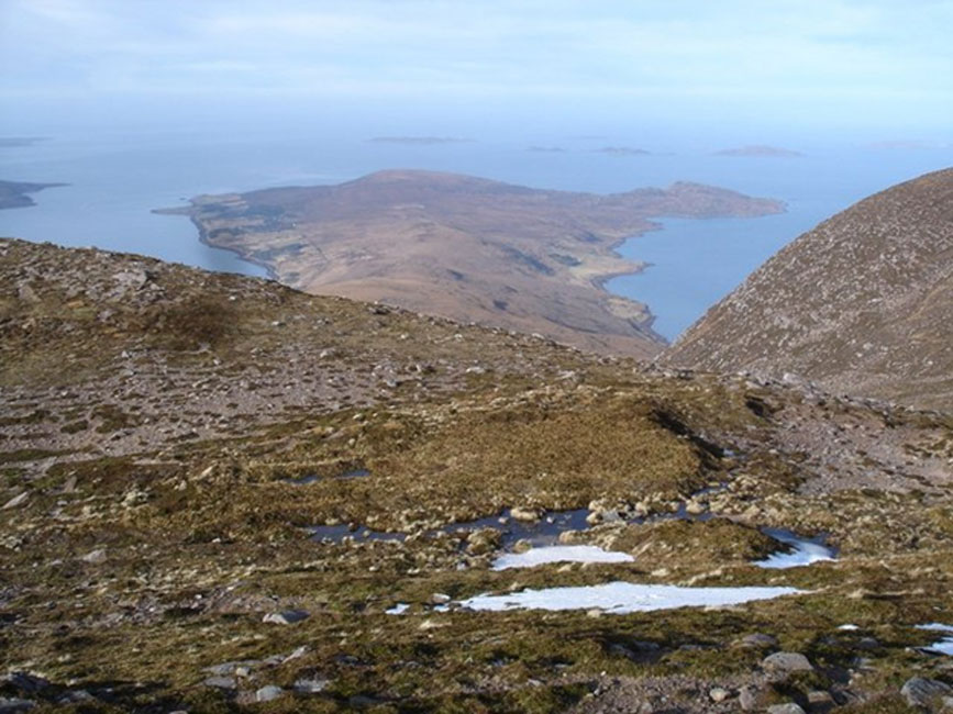 From Beinn Ghobhlach towards Cailleach Head Little Loch Broom to the left and Annat Bay to the right. The Minch straight ahead.( CC BY-SA 2.0).