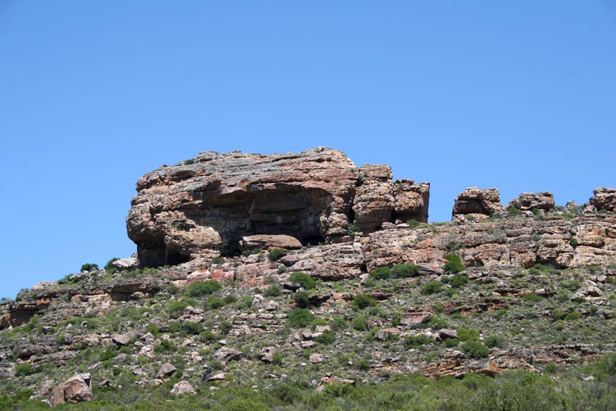 General view of Diepkloof Rock Shelter site, South Africa. (CC BY-SA 3.0).