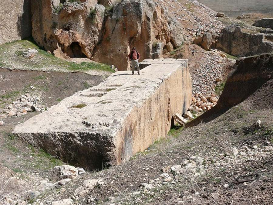 In the summer of 2014, a team from the German Archaeological Institute led by Jeanine Abdul Massih of the Lebanese University discovered what is known as the world's largest ancient block. (Public Domain)
