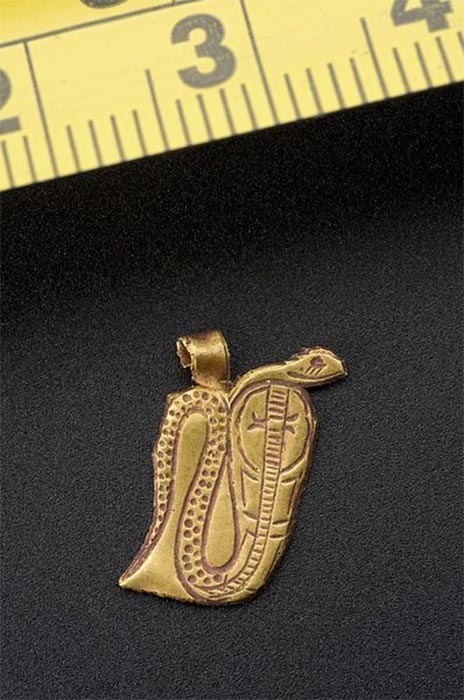 Gold amulet discovered in Egypt dated to 2000-100 BC. Belied to providing protection from poison a female cobra, a uraeus, was a symbol of authority used by ancient Egyptian kings and queens. (Wellcome Images / CC BY-SA 4.0)