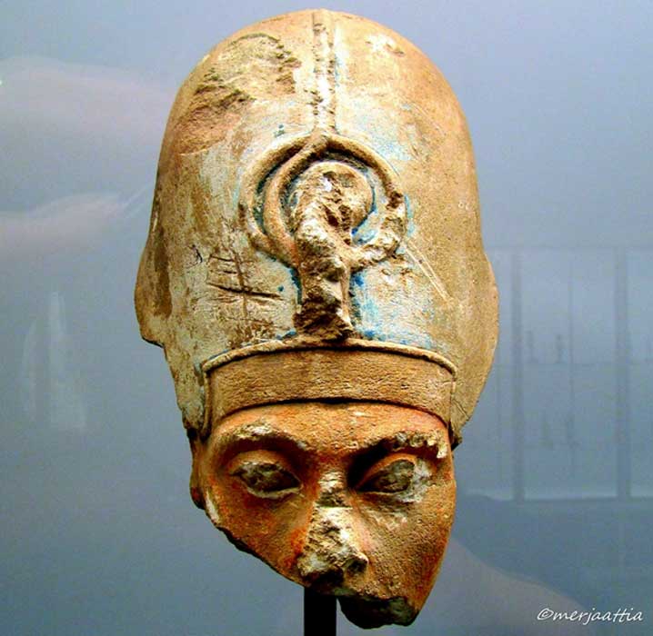 Head of a broken statuette depicts Akhenaten wearing the khepresh or Blue Crown (also called the War Crown). This king seems to have attempted to flee the influence of the Amun priests when he shifted the capital to Akhetaten, a new city he had built. Ny Carlsberg Glyptotek, Copenhagen.