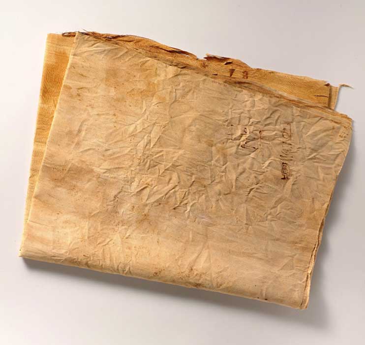 Inscribed linen sheet from Tutankhamun’s embalming cache (KV54). The first set of texts read “Year 8 of the Lord of the Two Lands Nebkheperure (Tutankhamun).” The second records the date, the name of the god Amun-Re, and three nefer hieroglyphs (good, good, good), indicating that the cloth was of the finest quality. (Metropolitan Museum of Art, New York).