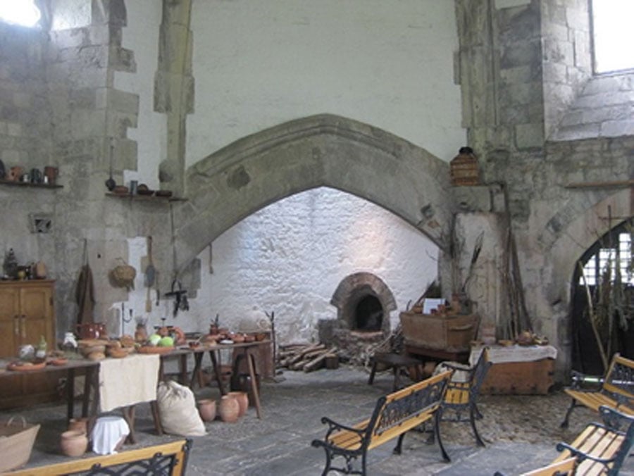Interior view of the Abbot's Kitchen (CC BY-SA 3.0)