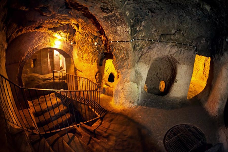 Interior of underground city in Cappadocia, Turkey ( byheaven/ Adobe Stock)