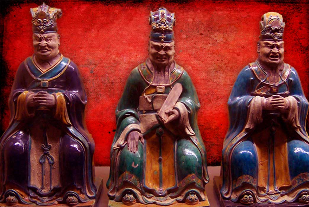Figurines representing three of the ten judges of Diyu and Red Maw