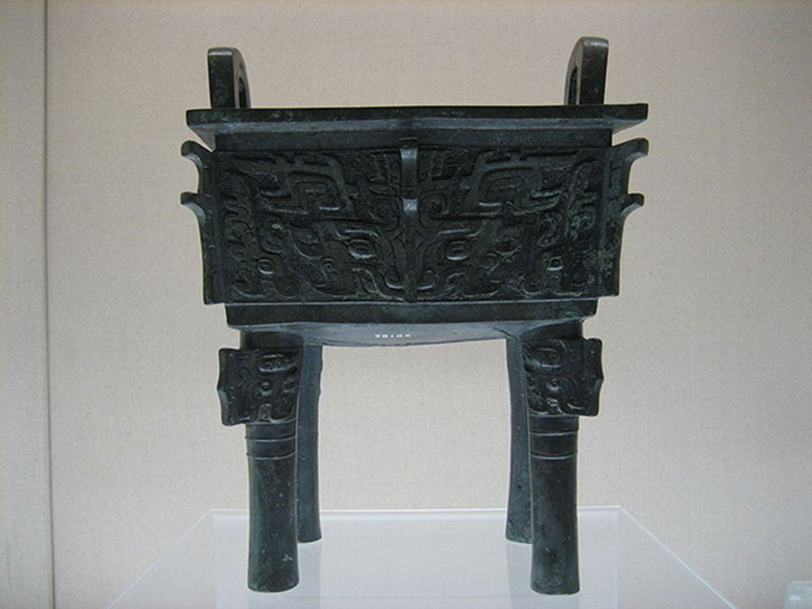 Late Shang Period (1600 - 1046 BC) fangding (Shanghai Art Museum / CC BY-SA 3.0)