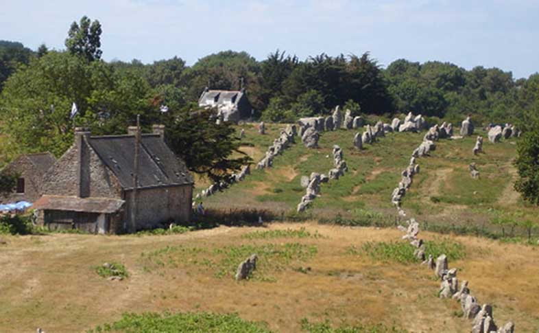 Professor Thom claimed to have measured the ‘Megalithic yard’ in the far north of Scotland and in the Carnac stones in Brittany. (Ancient Origins.)
