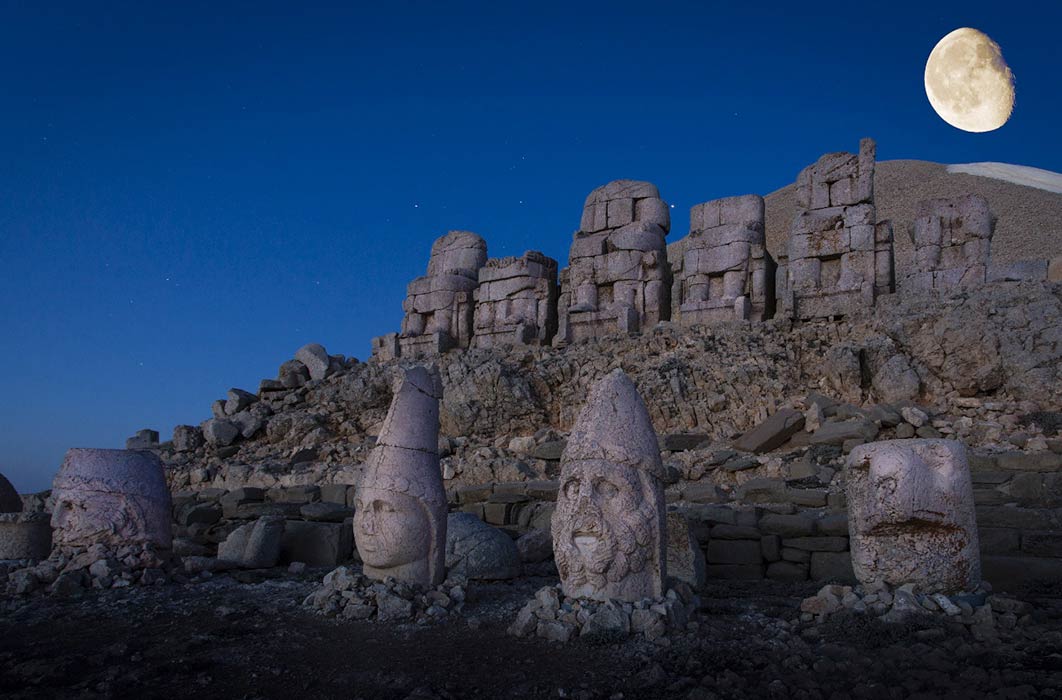 Giant seated statues of Nemrut Mountain (IzzetNoyan/ Adobe Stock)