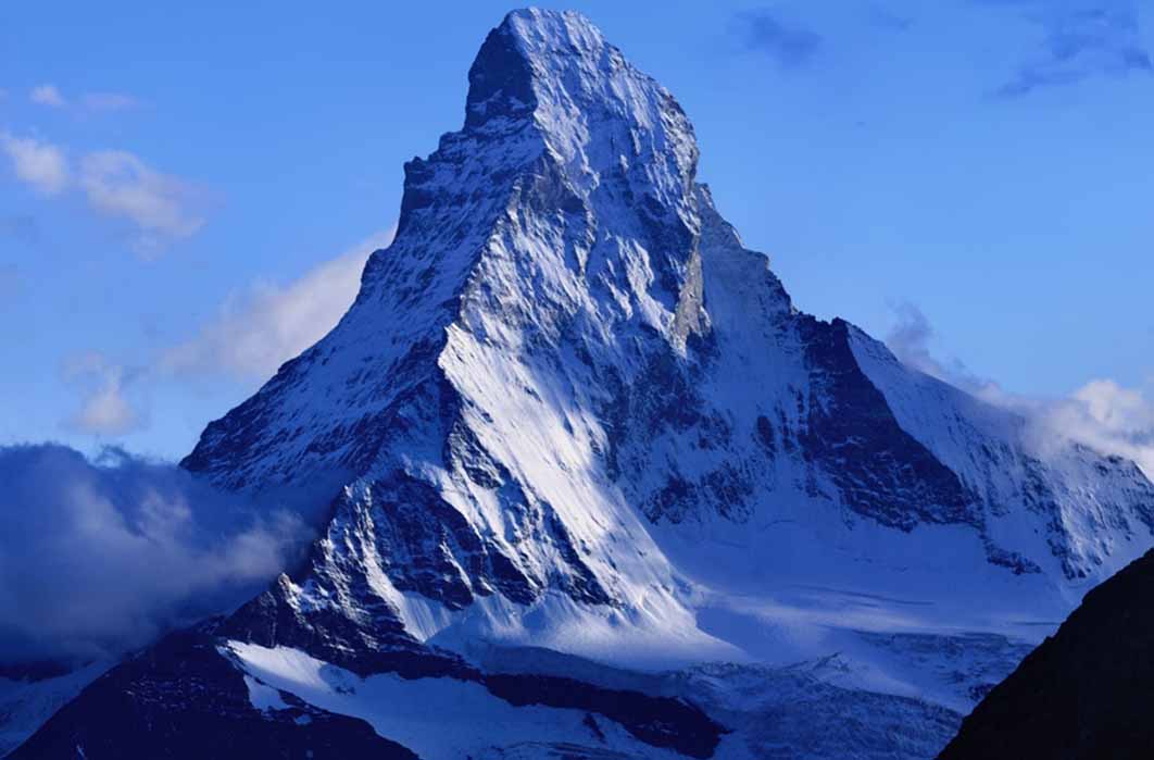 The near-symmetric pyramidal peak of the Matterhorn stands in the Alps on the border between Switzerland and Italy, and at 4,478 meters (14,692 feet) high, this is one of the highest summits in Europe( Zacharie Grossen/ CC BY-SA 3.0)