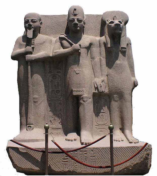 Rameses II with his pals Ptah and Sekhmet. (Daniel Mayer / CC BY-SA 3.0) Deriv.