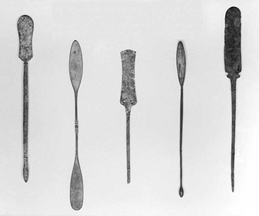 Roman and Greek bronze spatulae some with probe-ends (Wellcome Images / CC BY-SA 4.0)