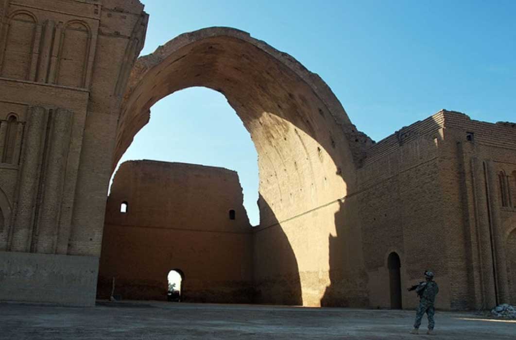 Remains of Taq Kasra in 2008. Arch of Cstesiphon, Capital city of King Ardashir (Public Domain)