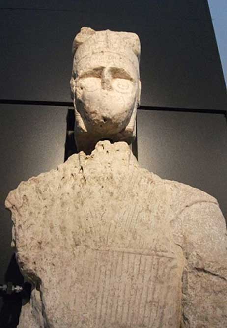 Sculpture, Giant of Monte Prama, warrior, Sardinia, Italy, Nuragic civilization, Bronze Age (DedaloNur / CC BY-SA 3.0)