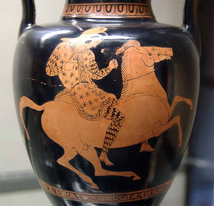 Amazon in Scythian attire, Attic vase ( c. 420 BC) Staatliche Antikensammlungen, Munich (Public Domain)