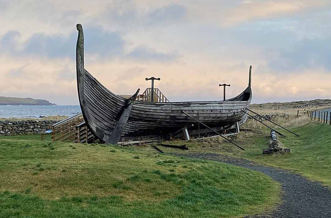 Vikingship on Ungst (Unstphoto/CC BY-SA 4.0)