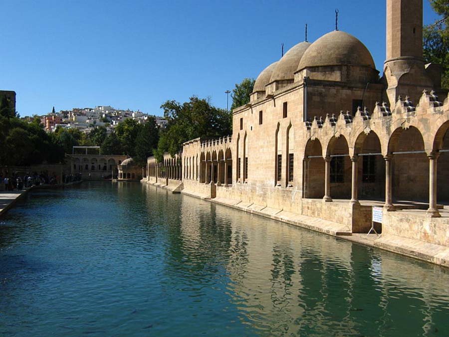 The fish pond with Atargatis' sacred fish has survived regarding Sanliurfa, the former place of Edessa, but its mythology has been transferred to Muslim Ibrahim by taking over an older tradition of Jewish Abraham. (Anadolu/ CC BY-SA 3.0)