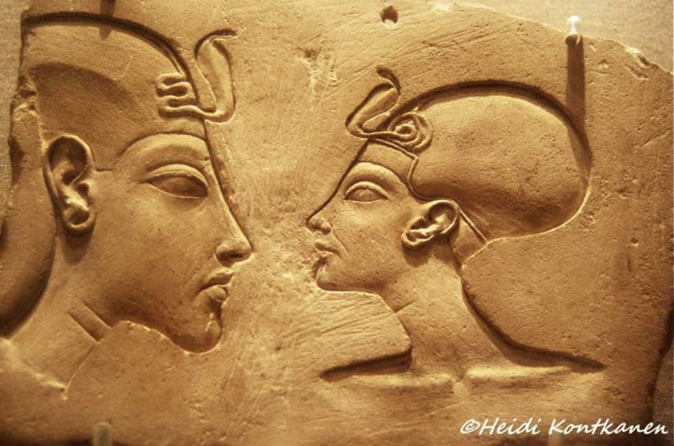 This sculptor's model, popularly known as the Wilbour Plaque, represents King Akhenaten and his consort Nefertiti in near-equal size - an unthinkable depiction in ancient Egyptian art. Brooklyn Museum, New York.