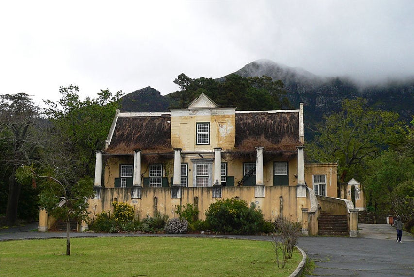 Tokai Manor House where the tragedy occurred. It was built by Andries Teubes in 1795-96 according to a design by Thibault. It is reputed to be haunted (CC BY-SA 3.0)