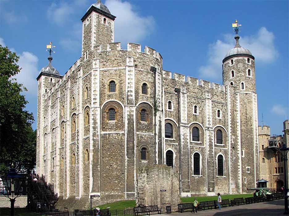 The White Tower in London, seen from the southeast (Bernard Gagnon/ CC BY-SA 3.0)