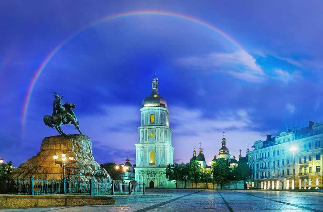 Rainbow over Sophievsky Cathedral in Kiev, Ukraine (panaramka / Adobe Stock)