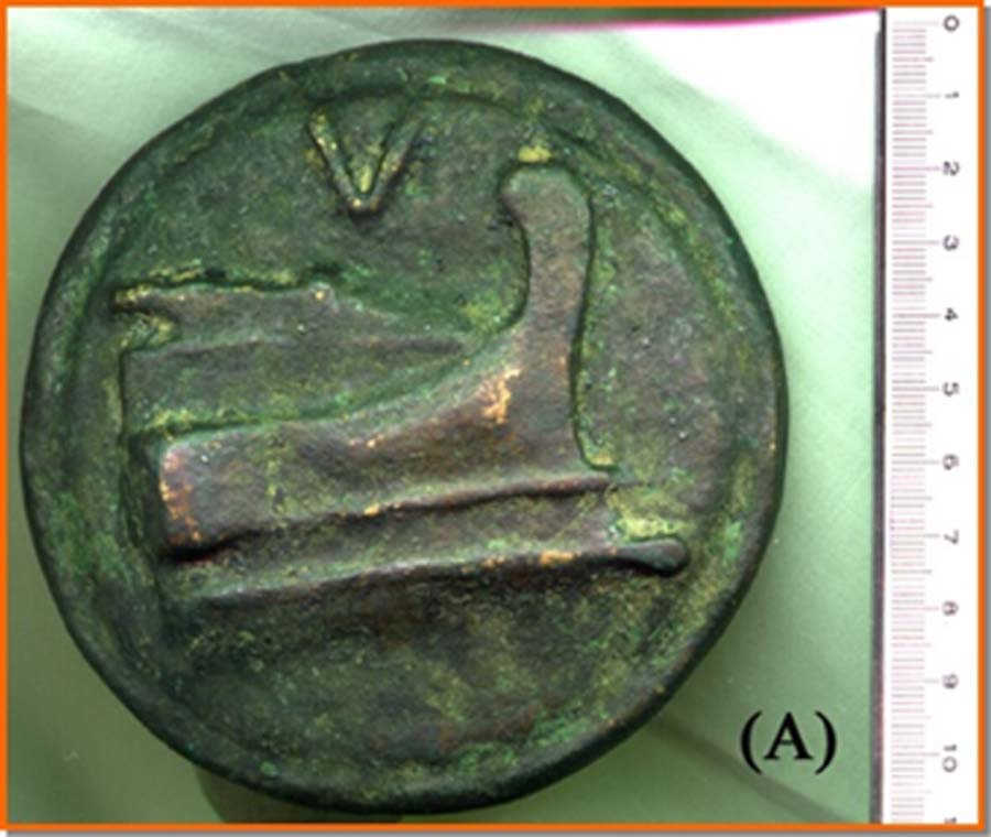 “Verso” of the same coin, with the 'Bow of ship' and the indication of the weight, 'V', equal to five pounds, or over 1,300 grams (Image: Courtesy Dr Roberto Volterri)