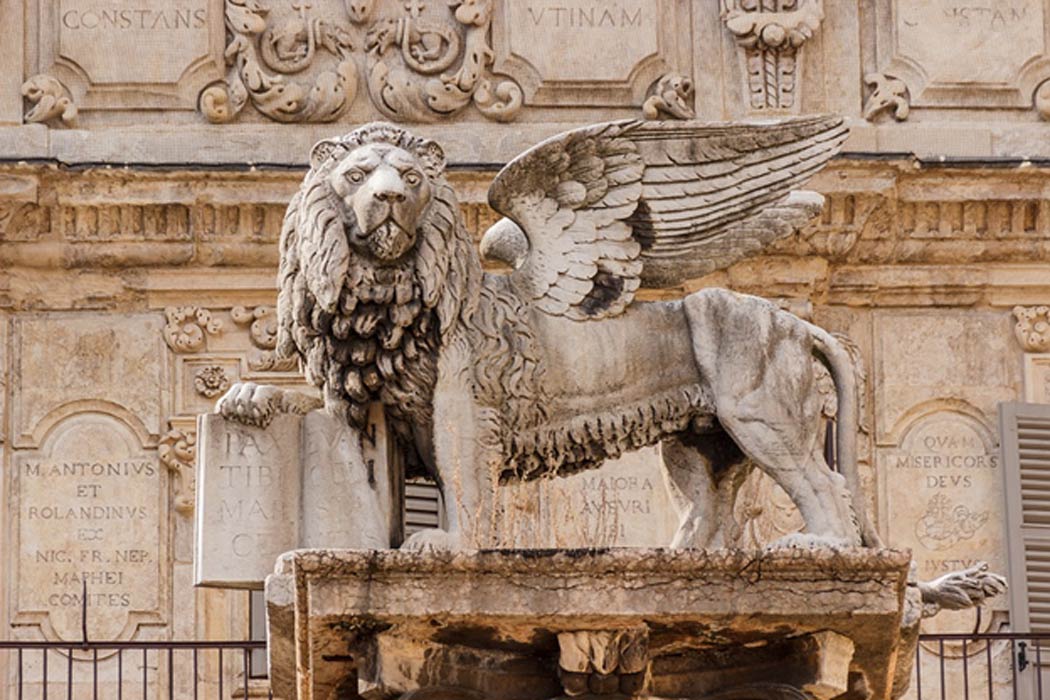 Winged lion statue in Italy (Public Domain)