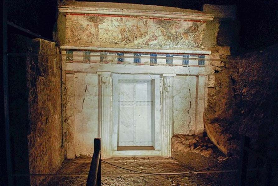 Facade of Philip II of Macedon tomb in Vergina, Greece. The door is made of marble and the order is Doric. (CC BY-SA 2.0)