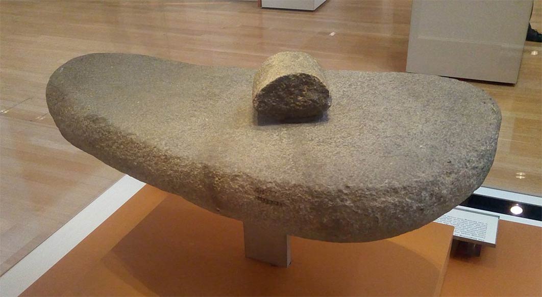 Large and smaller stones used to grind cereal grains, Abu Hureyra, c. 9500–9000 BC. British Museum. ( Zunkir /CC BY-SA 4.0)