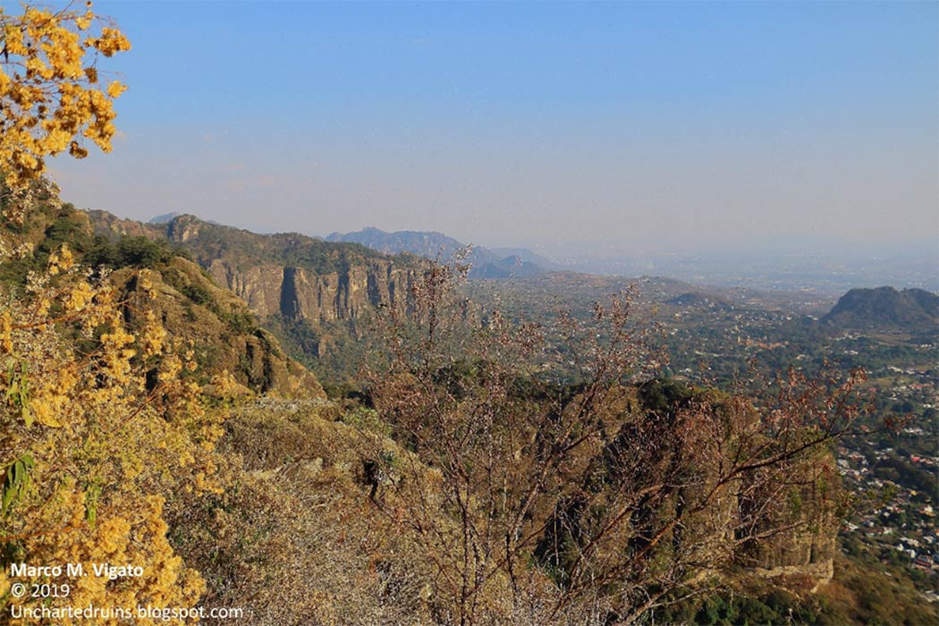 The Town of Tepoztlán and the sacred valley. (Image: © Marco Vigato)