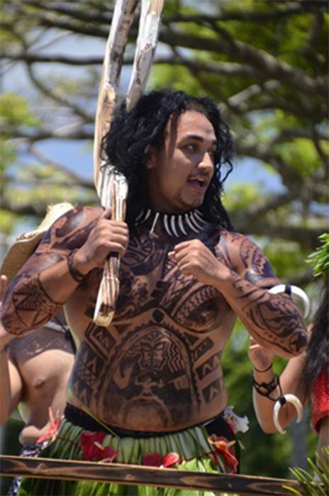 Participant of the Merrie Monarch Parade in Hilo performs as demigod Māui (  Thomas Tunsch / CC BY-SA 4.0)