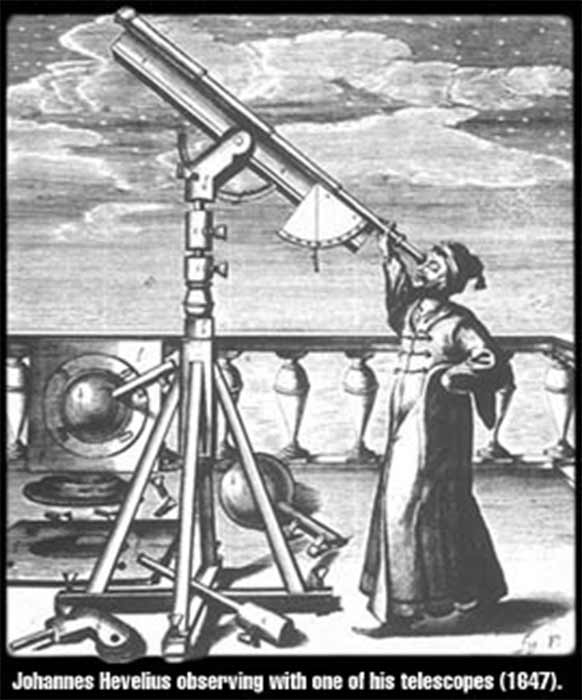 Johannes Hevelius observing with one of his telescopes (1674) (CC BY-SA 3.0)