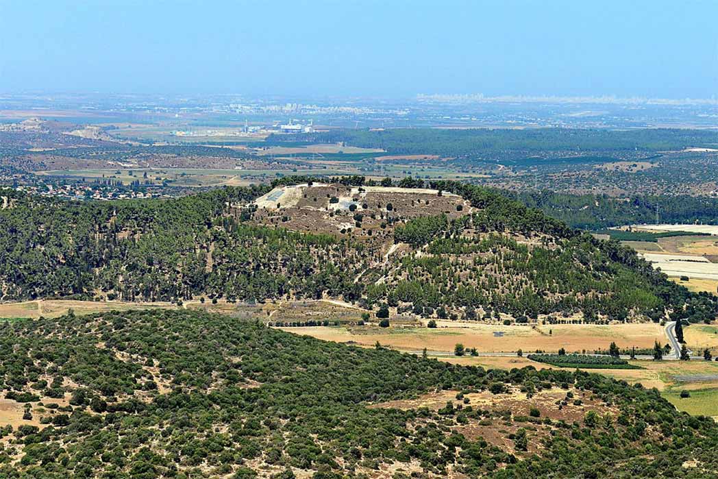 View of Tel Azekah (AVRAMGR /CC BY-SA 4.0)