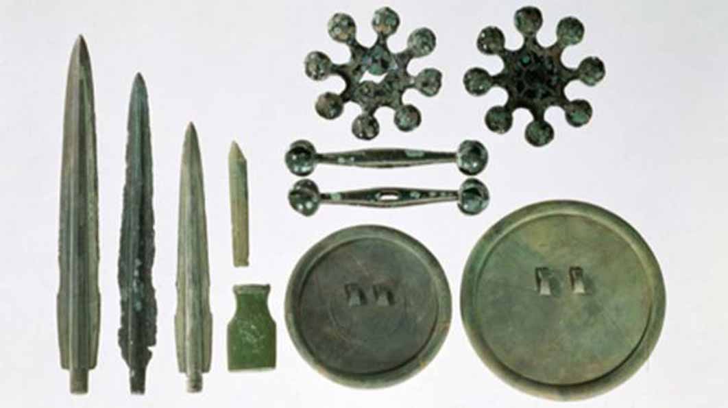 Bronze age artifacts which tin was vital for production. ( Public Domain )