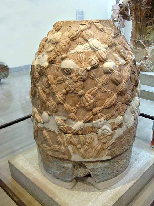 The Omphalos stone in the Delphi Museum (Юкатан /CC BY-SA 3.0)
