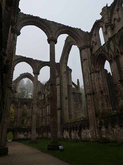 Remains of the east end of the Fountains Abbey church (DrMoschi /CC BY-SA 4.0)