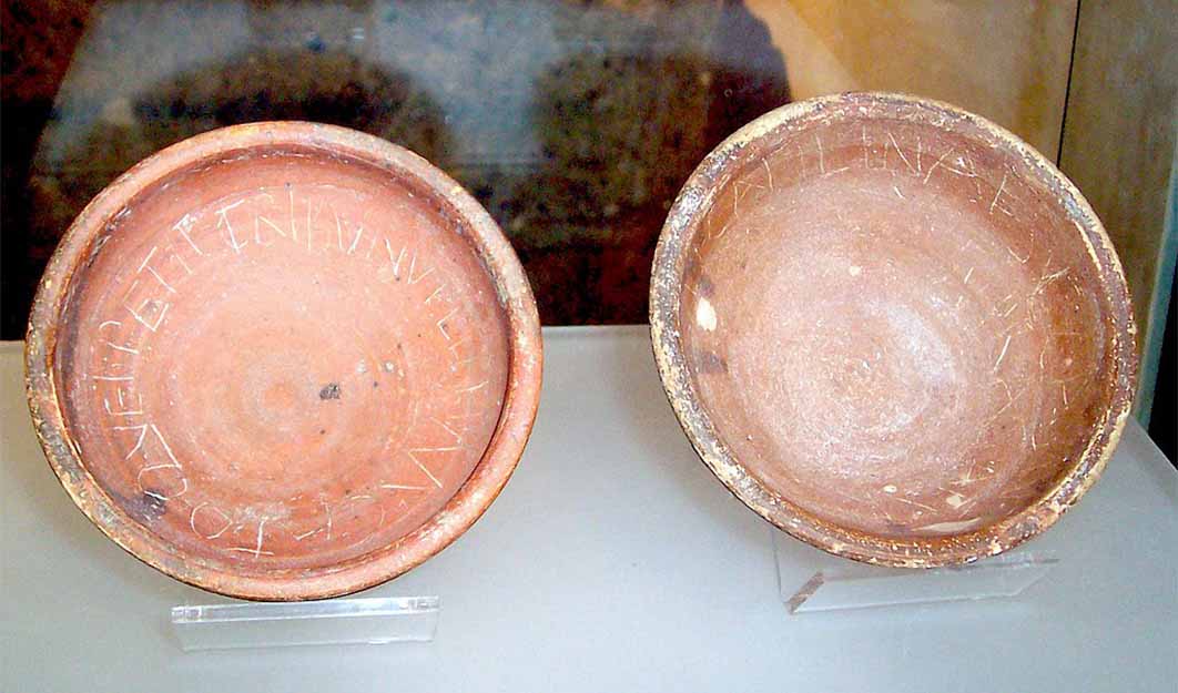 Bowls containing food distributed in electoral canvasses. The bowl to the right was commissioned by Lucius Cassius Longinus and distributed in support of Catiline's consular candidacy in 63 BC. The bowl on the left was distributed by Marcus Porcius Cato in a coeval campaign for the plebeian tribunate (CC BY-SA 1.0)