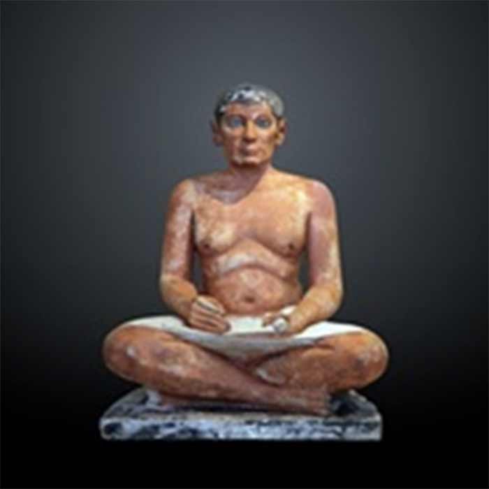 The Seated Scribe: painted limestone and inlaid quartz. Louvre(CC BY-SA 3.0)
