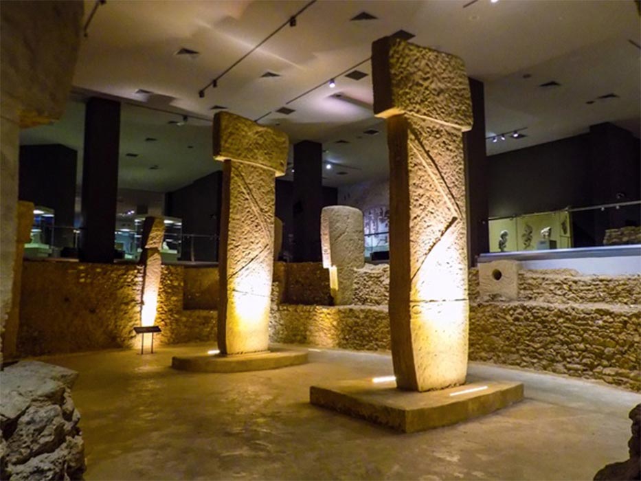 Göbekli Tepe PIlars in the Sanliurfa museum. (Cobija / CC BY-SA 4.0)