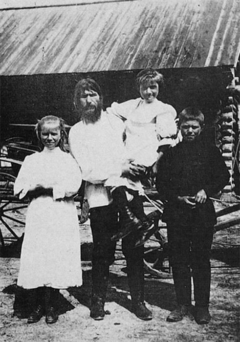 Rasputin with his children (Public Domain)