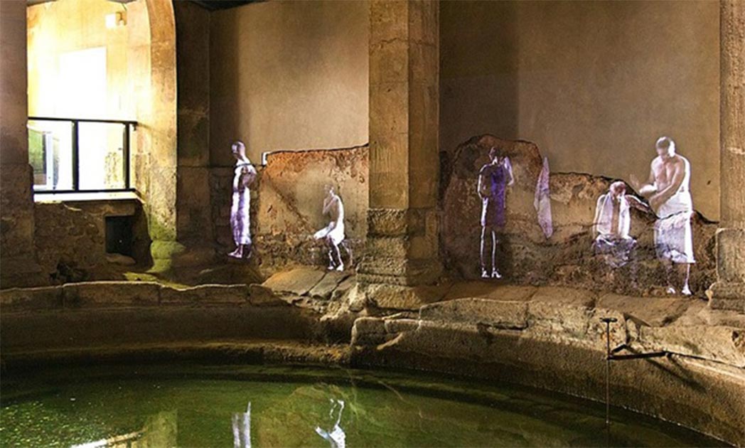 Hologram projections at the Roman Baths, Bath, England (Britishfinance/ CC BY-SA 4.0)