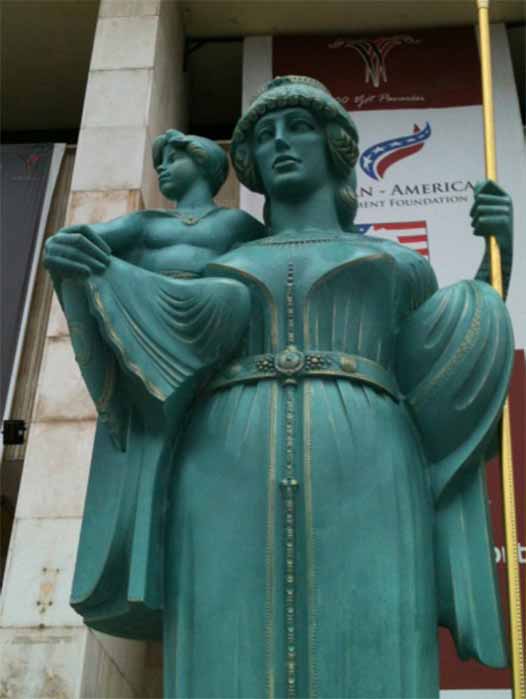 Modern statue of Teuta with her stepson Pinnes in Tirana, Albania (CC BY-SA 3.0)