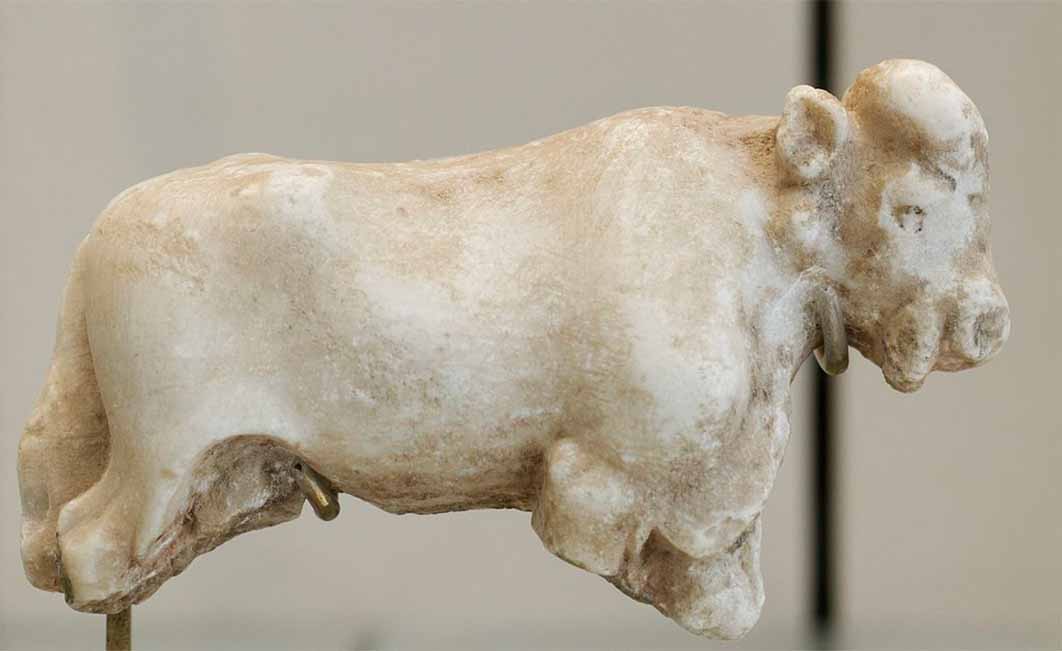 Bull sculpture, (c. 3000 BC) (Public Domain)